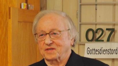 Bild: Bühner
Professor Peter Pawelka spricht im Martin-Schalling-Haus.