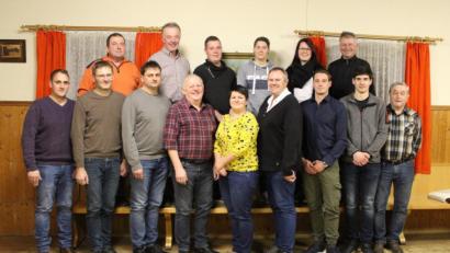 Bild: exb
Mit diesen Kandidaten geht die Freie Wählergemeinschaft Thanstein ins Rennen um Plätze im Gemeinderat. Auf Platz eins tritt der bisherige Zweite Bürgermeister Wolfgang Niebauer (vorne, Vierter von rechts) an.