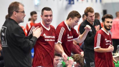 Bild: A. Schwarzmeier
Ob die Spieler der SG Etzenricht II/Luhe-Wildenau II erneut jubeln dürfen? Der amtierende Futsal-Bezirksmeister fährt aber nicht als Top-Favorit zu den Titelkämpfen in Wackersdorf.