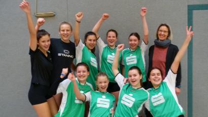 Bild: Leonard Krapf/exb
Drei Spiele, drei Siege, dreimal 2:0: Die Volleyballerinnen aus dem Gregor-Mendel-Gymnasium sind Regionalsieger der Schulen und haben sich damit für das Bezirksfinale qualifiziert.