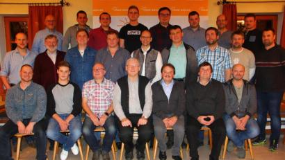 Bild: exb/Walter Frank
Die Kandidaten der Freien Wähler (vorne von links): Peter Reisnecker, Andreas Frank, Werner Kraus, Siegfried Scharnagl, Walter Frank, Dietmar Völkl, Gerhard Hecht und (Mitte von links) Johannes Wölfl, Bürgermeister Josef Schmidkonz, Matthias Dill, Matthias Scharnagl, Landratskandidat Ely Eibisch, Wolfgang Meisl, Manfred Gleißner, Markus Gleißner, Martin Reisnecker sowie (hinten von links) Ludwig Reber, Manfred Fehr, Andreas Fischer, Julian Burger, Michael Gmeiner, Andreas Bauer, Reinhard Schmeller und Norbert Burger.
