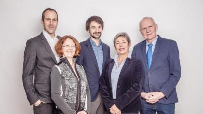 Bild: Michael Golinski/exb
Sie belegen die ersten fünf Plätze auf der Stadtratskandidatenliste der Freien Wähler (von links): Fabian Wendl, Patricia Pulkert, Manuel Werthner, Veronika Niklaus und der amtierende Stadtrat Eberhard Meier.