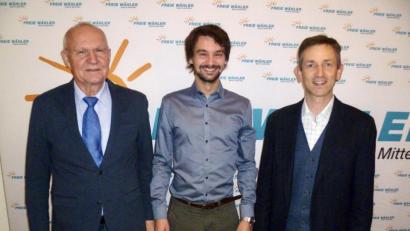 Bild: usc
Stadtrat Eberhard Meier (links) und Kreisvorsitzender Albert Geitner (rechts) setzen große Hoffnungen in Manuel Werthner, den knapp 30-jährigen OB-Kandidat der Freien Wähler.