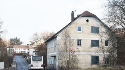 Bild: Gabi Schönberger
Das 1905 gebaute ehemalige „Ascherl-Wirtshaus“ soll weggerissen werden.