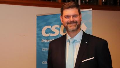 Bild: Thomas Dobler
Wolfgang Prebeck (46) ist der Spitzenkandidat der Schwarzenfelder CSU-Liste. Er bewirbt sich auch um das Amt des Bürgermeisters und nutzte die Auftaktveranstaltung für den Kommunalwahlkampf, seine politischen Ideen für den Markt vorzustellen.