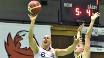 Bild: btg
Ondrey Stych (links) und die Basketballer der DJK Neustadt/WN empfangen am Samstag die TG Veitshöchheim.