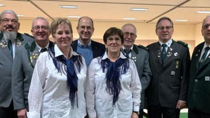 Bild: R. Kreuzer
Für die Hammerwegschützen engagieren sich nach der Neuwahl weiterhin (von links) Armin Ertl, Hubert Heckl, Silvia Heckl, Stadtrat Hans-Walter Blum, Emma Dworzak, Wolfgang Henrichen, Johann Bäumler und Thomas Busch.