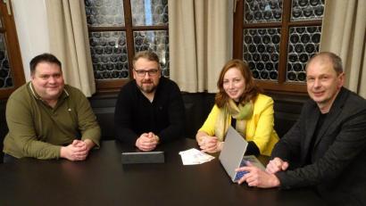 Bild: rti
Regionalmanager Florian Rüth, Wirtschaftsförderer Volker Höcht, Technologie- und Netzwerkmanagerin Lucie Valentová und Bildungsmanager Hilmar Fütterer (von links) wollen die Digitalisierungsprozesse im Landkreis vorantreiben.