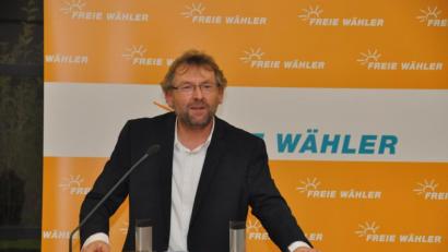 Bild: exb
Hermann Schram, Bürgermeisterkandidat der Freien Wähler, erläuterte, welche Themen er als Rathauschef aufgreifen würde.