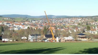 Bild: Portner
Wie der Blick über Oberviechtach zeigt,wächst das neue Baugebiet „Im Wiesengrund“. Auch im Standesamt tut sich etwas