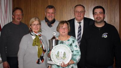 Bild: R. Kreuzer
Beim Kartellschießen sind erfolgreich (von links): Klaus Schmid, Luise Amschl, Hans-Jürgen Gmeiner, Marianne Richter, Lothar Höher und Stefan Freundl.