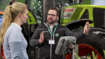 Bild: Forum moderne Landwirtschaft e.V./Annette Birkenfeld
Leonhard Rösel sieht seine Aufgabe in der Aufklärung und Vermittlung von Fakten an die Besucher der Grünen Woche.