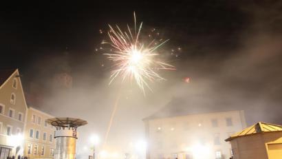 Bild: mfh
Besonders in der Innenstadt konnte man in der Silvesternacht oft nicht sehr weit schauen, so dicht lag der Feinstaubnebel über den Straßen.