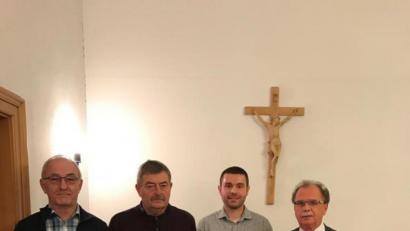 Bild: sne
Johann Fütterer, Erhard Kufner und und Andreas Eckert (von links mit Bürgermeister Werner Walberer ) werden zu Feldgeschworenen ernannt.