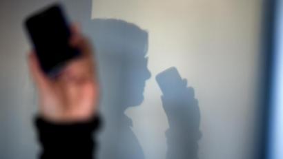Bild: Arno Burgi/dpa
Die Handy-Ortung beim Notruf: Was kann sie?