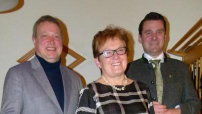 Bild: bgl
Referenten beim CWG-Wahlkampfauftakt waren (von rechts) Landrat Thomas Ebeling, Listenführerin Barbara Ruhland und CSU-Bürgermeisterkandidat Herbert Uschold.
