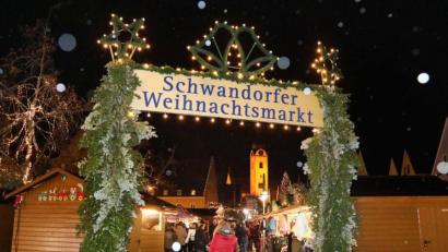 Bild: Götz
Der Weihnachtsmarkt am Unteren Marktplatz kam im vergangenen Jahr gut an: Dementsprechend zufrieden sind die Organisatoren.