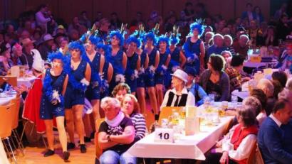 Bild: Archivbild: tr
Auch die Garden der Faschingsgesellschaften begrüßen die Senioren beim 42. Seniorenfasching im Kettelerhaus Tirschenreuth.
