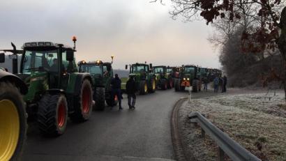 Bild: exb
Der Konvoi aus den Landkreisen Neustadt/WN und Tirschenreuth auf dem Weg nach Nürnberg.