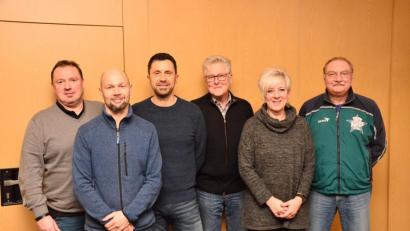 Bild: fjo
Die sportliche Misere konnte dem Vorstand nichts anhaben. Allesamt erklärten sich (von links) Hans Kraus, Diana Stephan, Christian Staudinger senior, Hubert Grillmeier, Reinhold Strobl und Thomas Wehner für ein Weitermachen in ihren Posten bereit.