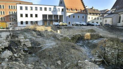 Bild: Petra Hartl
Was wird auf dem Bürgerspitalareal, nachdem eine zweistöckige Tiefgarage hier nicht gebaut werden kann? Erste Antworten dazu soll es am Mittwoch im Bauausschuss geben.