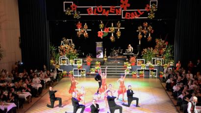 Bild: hcz
Der Auftritt der Tanzschule Höllriegl begeisterte beim 41. Blumenball.