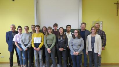 Bild: jzk
Nach dem Berufswahlseminar zogen Konrektor Holger König, Beratungsrektorin Margit Friedl, Realschuldirektor German Helgert (von rechts), Berufsberater Richard Zentner (links) und die beiden Klassensprecher der neunten Klassen ein positives Resümee.