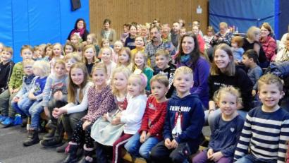 Bild: wlr
Ganz schön was los im Zuschauerraum beim Besuch der Puppenbühne. Da muss man Hermann Papacek und seinen Kasperl genauso suchen wie der Kasperl Frau Holle gesucht hat.