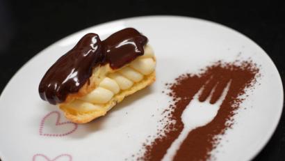 Bild: lsc
Eclairs, das sind kleine Gebäcke aus Brandteig mit einer Cremefüllung.