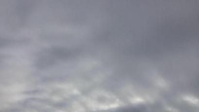 Bild: exb/Thomas Bröhl
Ein Militärhubschrauber fliegt über Kemnath am Kuhweiher, unterwegs Richtung Kulmain.