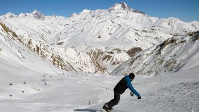 Bild: Florian Sanktjohanser/dpa
Egal ob Snowboarden, Skifahren, Langlauf, Rodeln oder Eisstockschießen – Wintersport macht nicht nur Spaß, sondern hält auch richtig fit.