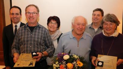 Bild: gru
Von links Bürgermeister Hans-Jürgen Strehl, Karl Fischer, Inge Fischer, Adolf Mignon, Zweiter Bürgermeister Hans Klann, Reinhilde Mignon.