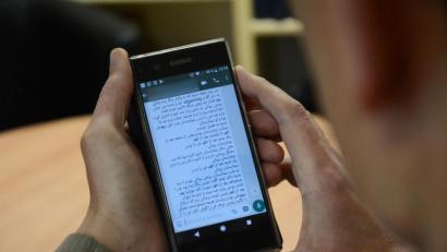 Bild: gsb
Dekan Wenrich Slenczka steht über Whatsapp in Kontakt mit dem 26-Jährigen, der immer wieder die „schlimme Lage in Kabul“ schildert.