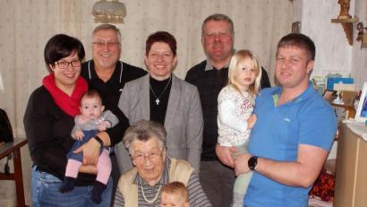 Bild: agr
Viele Gratulanten überbrachten Maria Meier die besten Wünsche zum runden Geburtstag.