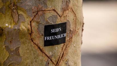 Bild:  Photocreatief – stock.adobe.com
„Meine Philosophie ist Freundlichkeit“, sagt der Dalai Lama. Und schließlich ist er wohl einer der weisesten Menschen, die es auf unserer Erde gibt.