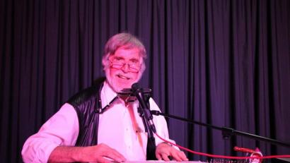 Bild: prh
Der Kult-Musiker Zither-Manä gastiert am 1. Februar auf der Kleinkunstbühne im renovierten Obergeschoss der Mehrzweckhalle in Windischeschenbach.