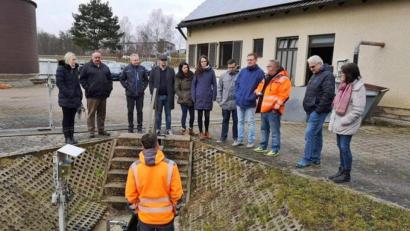 Bild: jma
Der SPD-Ortsverein bei der Führung durch das Klärwerk mit Klärwärter Torsten Goß (Dritter von rechts) und dessen Stellvertreter Jürgen Adelhardt (unten).