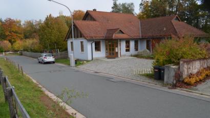 Bild: fz
Die Straße vor dem Kindergarten Sankt Johannes wird keine "verkehrsberuhigte Zone". Stattdessen wird in dem Bereich "Tempo 30" gelten.