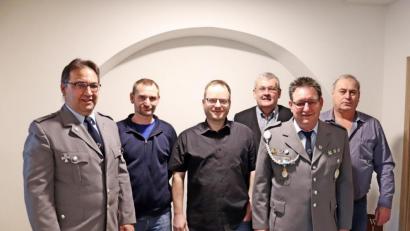 Bild: jma
Nach den Ehrungen (von links): Zweiter Vorsitzender Ludwig Wittmann, Werner Frohnhöfer, Christian Begalke, Werner Gradl, Erster Vorsitzender Uwe Fischer und Willi Müller.