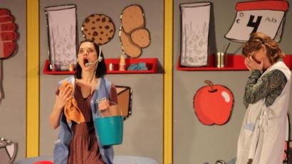 Bild: exb
Am 3. und 4. Juli wird „Eine ganz heiße Nummer“ vom OVIGO-Theater im Innenhof von Schloss Burgtreswitz gespielt.