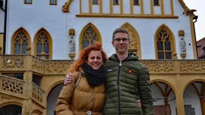 Bild: spw
Diesmal hält eher der Sohn die Mama im Arm: Am 1. Januar 2000 schenkt Sonja ihrem Erstgeborenen Marco Kemmeter das Leben. Er war damit Ambergs Millennium-Baby.