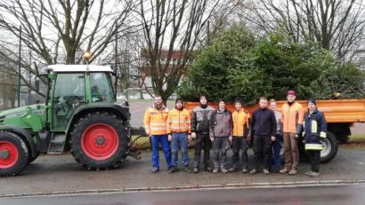 Bild: exb
Übervoll war der Anhänger, den die Aktiven der Kulmainer Feuerwehr mit eingesammelten Christbäumen gefüllt haben.
