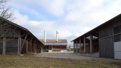 Bild: rti
Das Hackschnitzel-Heizwerk in der Nähe von Bad Neualbenreuth sorgt auch die nächsten Jahre für die Wärmeversorgung des Sibyllenbads. Das gab Bezirkstagspräsident Franz Löffler bekannt.