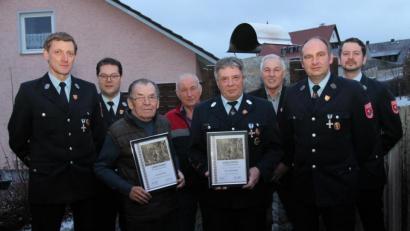 Bild: pi
Unter den Geehrten sind Erwin Piehler (Dritter von links), der seit 70 Jahren Mitglied ist, und der neue Ehrenkommandant Christoph Striegl (Vierter von rechts).