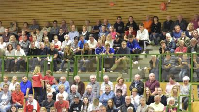 Bild: Ziegler
Mehr als 600 Zuschauer sahen in der Sulzbacher Krötensee Halle das Nachbarderby in der Bezirksoberliga zwischen dem HC Sulzbach und der SG Auerbach/Pegnitz. Jetzt hoffen die Auerbacher auf eine ähnlich volle Helmut-Ott-Halle, wenn am Sonntag, 26. Januar, das Rückspiel ansteht.