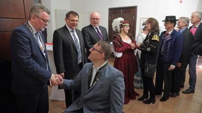 Bild: WOLFGANG STEINBACER
Eine knappe Dreiviertelstunde dauerte das Defilee der Gäste beim Neujahrsempfang im Rathaus.