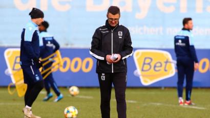 Bild: Ulrich Wagner
Akribisch auf den Trainingsplatz: Michael Köllner bei der Arbeit an der Grünwalderstraße.