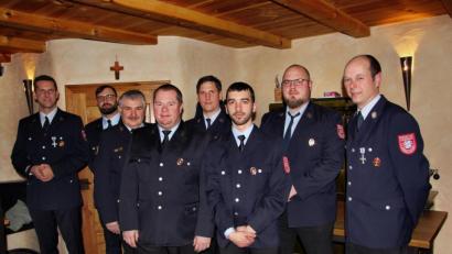 Bild: ds
Die geehrten Feuerwehrangehörigen mit den Führungskräften (von links): Bürgermeister Roman Berr, Christian Hubler, Kreisbrandinspektor Hans Sperber, Oliver Herbst, Vorsitzender Harald Heinl, Alexander Roth, Hans Zäch und Kommandant Peter Appel.