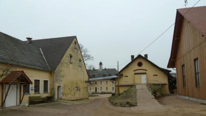 Bild: Wilhelm Amann
Die jetzigen Stallanlagen auf Gut Brudersdorf werden komplett stillgelegt und durch einen modernen Neubau außerhalb des Ortes ersetzt.