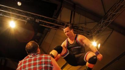 Bild: Danny Jakesch
Yuri Gromow (rechts) während eines Duells im mittelfränkischen Heßdorf.